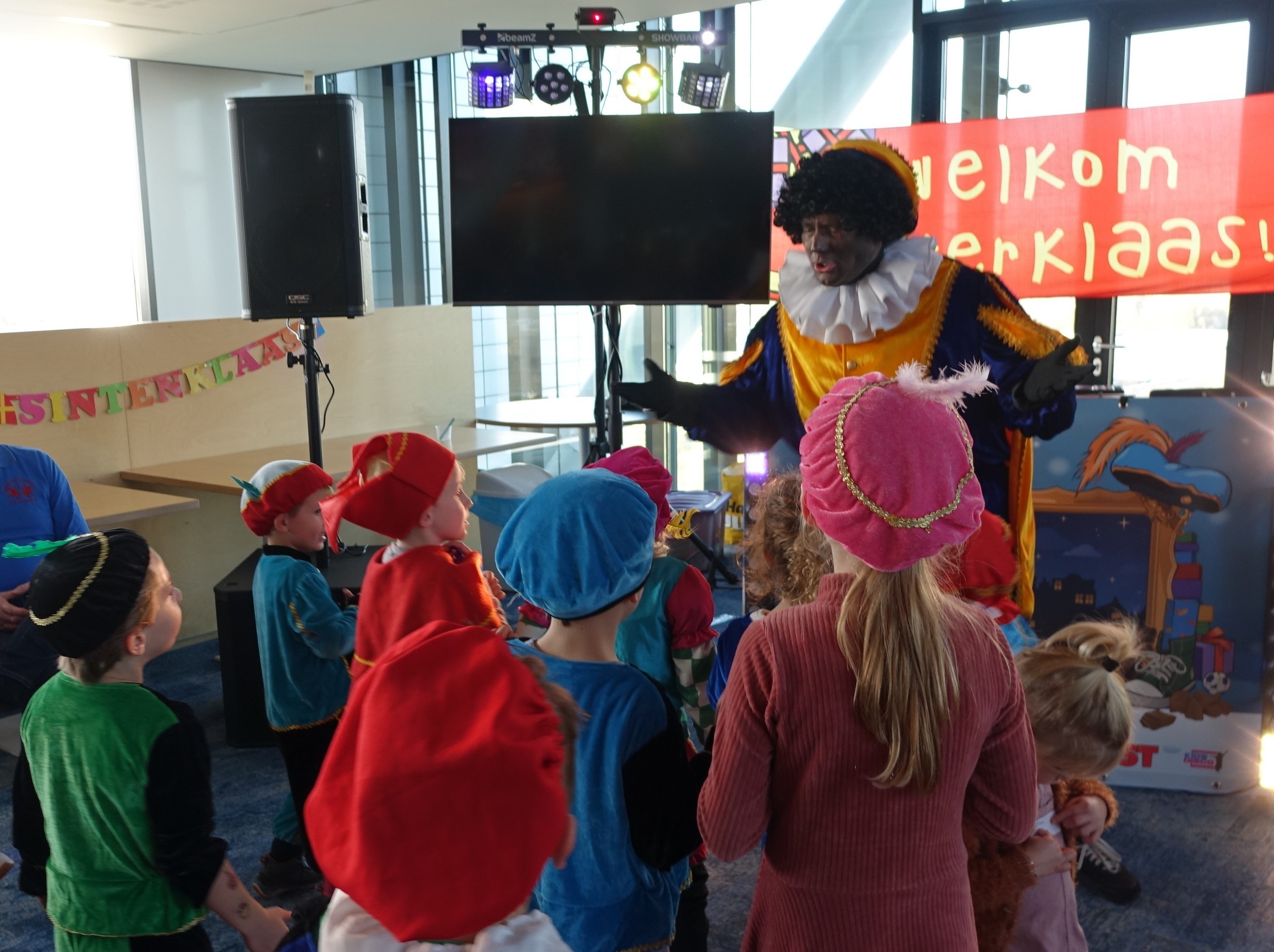DJ Piet huur je bij © www.sintentertainment.nl