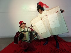 Wandelend Sinterklaas Boek en muzikale Piet © www.sintentertainment.nl
