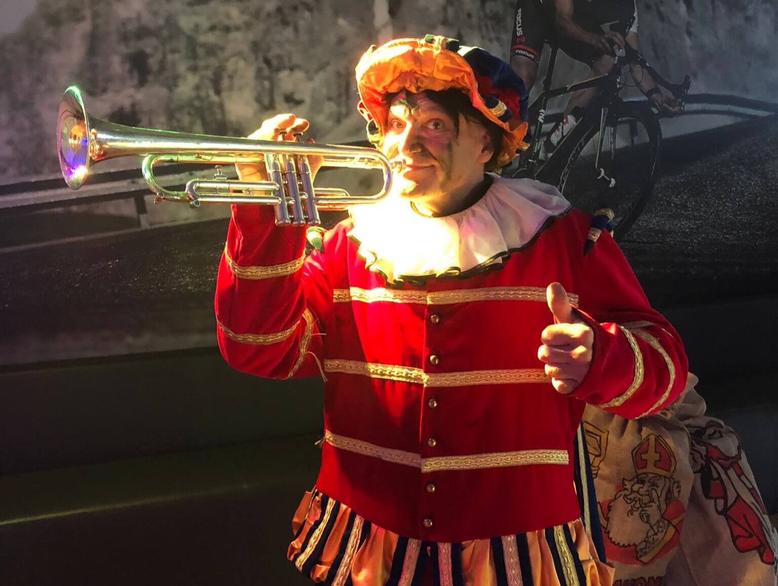 Muzikale Piet met vele instrumenten © www.sintentertainment.nl