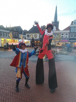 Pieten op stelten © www.sintentertainment.nl