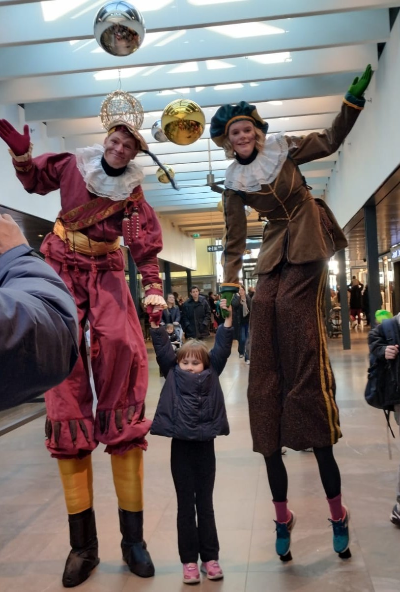 Pieten op Stelten Pieten op stelten huren © www.sintentertainment.nl