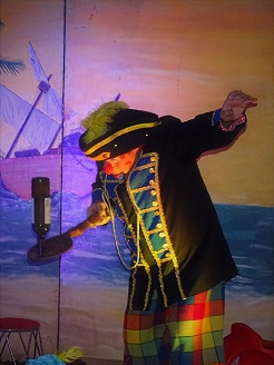 © Matroos Francoise in Piraten Spektakel Show www.sintentertainment.nl
