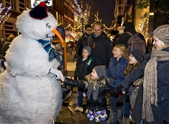 Levende Sneeuwpop huurt u bij © www.sintentertainment.nl