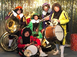 Swing Pieten Band spelen alles uit hun hoofd www.sintentertainment.nl