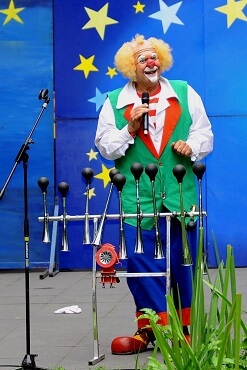 Clown Teddy Klarinetti Toeters act © www.sintentertainment.nl